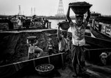 Unloading a boat - Bangladesh Poster och Canvastavla