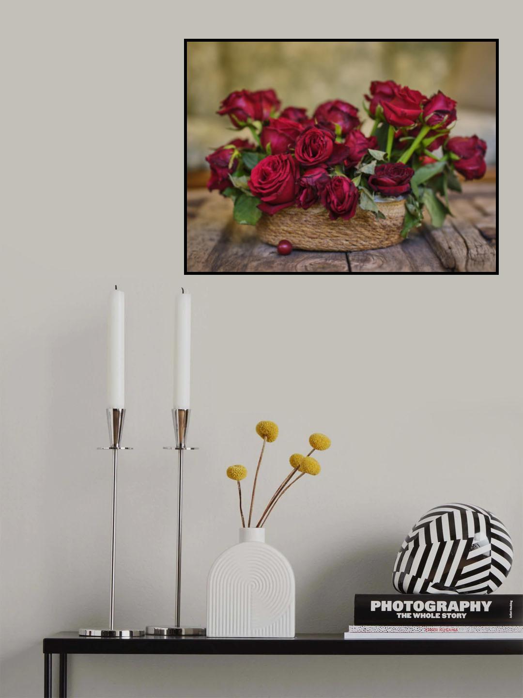 romantic red roses in a wicker basket Poster och Canvastavla