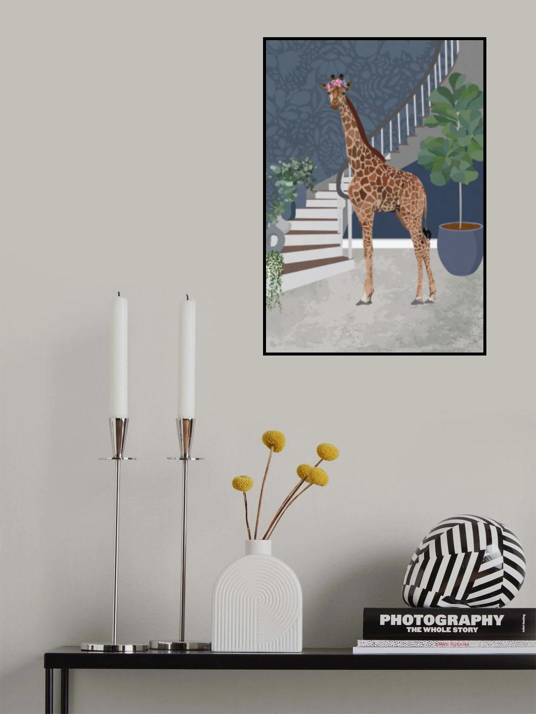 Giraffe by the stairs Poster och Canvastavla